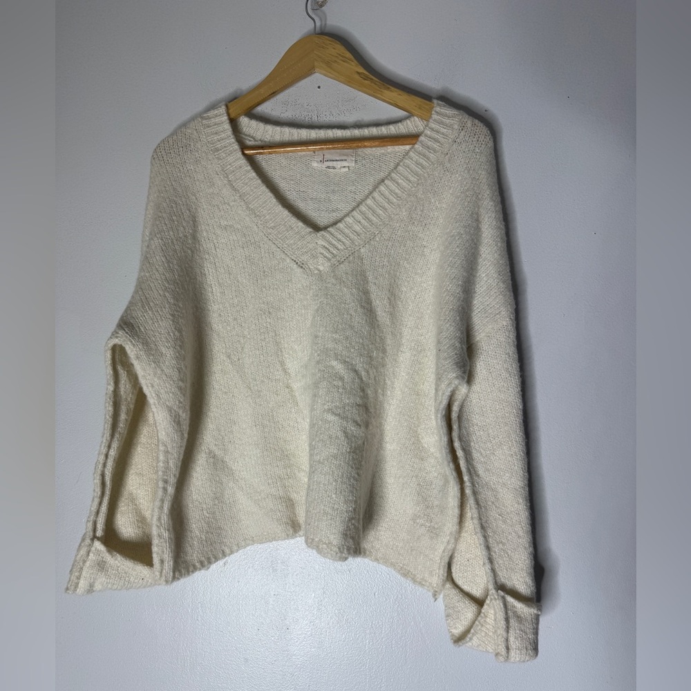 Anthropologie‎ XS Cream V neck Sweater
